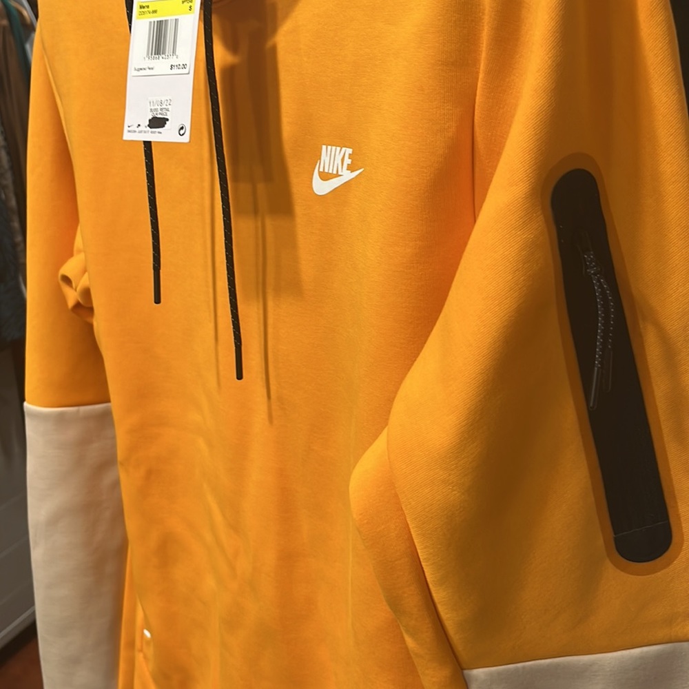 Nike Men’s Hoodie - Picture 2 of 3
